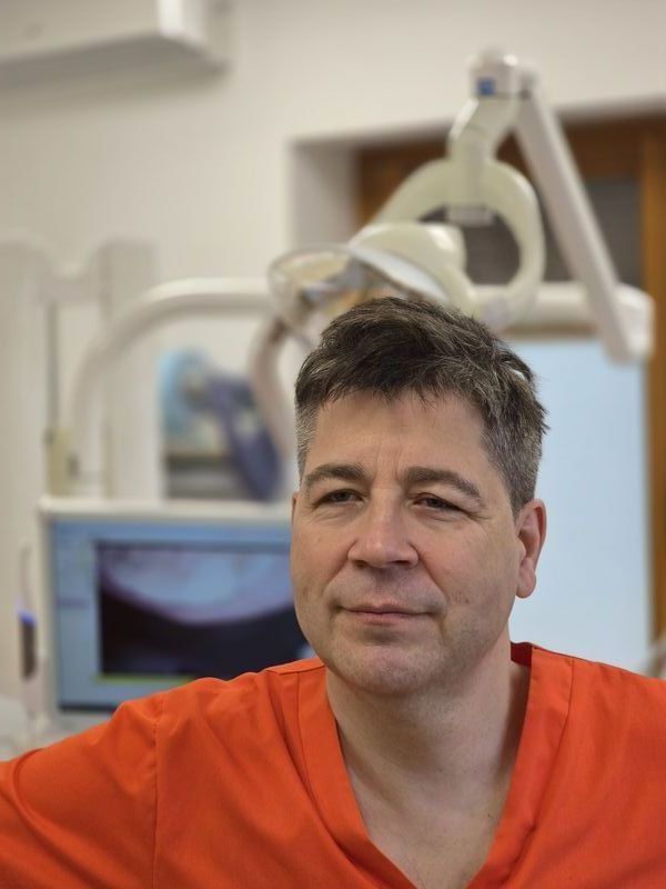 Lek. stom. Ziemowit Sartys